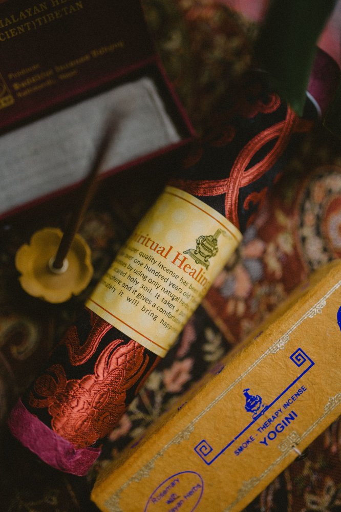 Najwyższej jakości kadzidła bhutańskie „SPIRITUAL HEALING” DUCHOWE UZDRAWIANIE wykonane z masy roślinnej według starodawnej receptury. Aromat drzewno - ziołowy. 