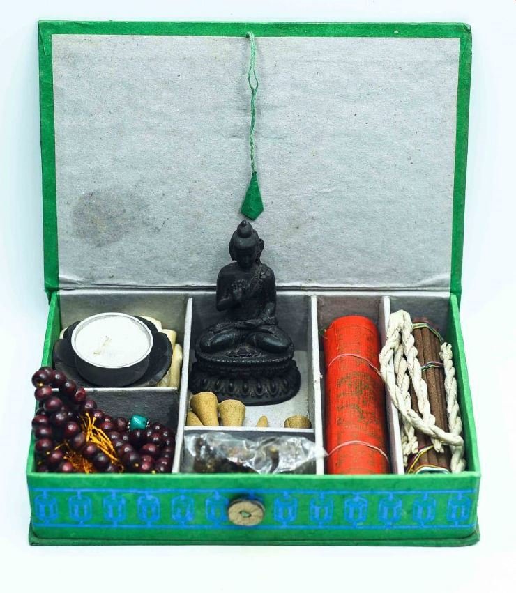 Gift set - incense and accessories in a decorative box