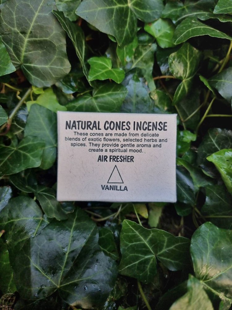 Wysokiej jakości kadzidła stożkowe Natural Cones Incense o zapachu VANILLA WANILIA wykonane z masy roślinnej według oryginalnej receptury.