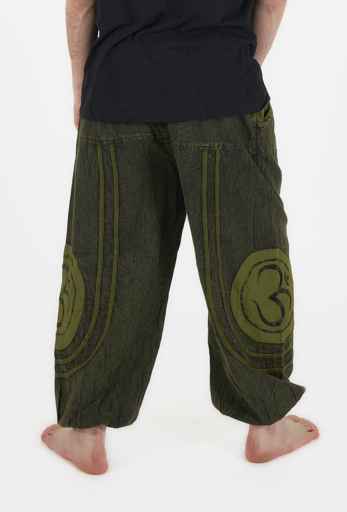 Przecierane spodnie z haftem OM - zielone