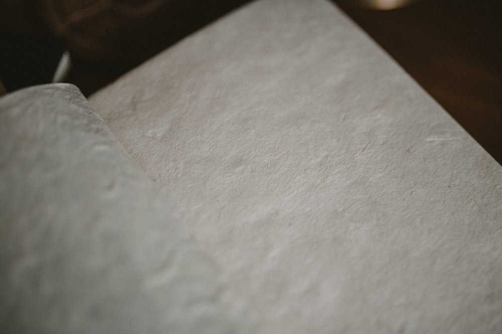 Notes z papieru czerpanego z okładką z bawełny gheri - mały