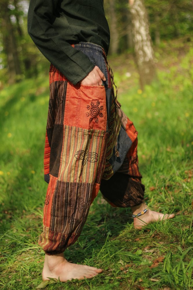 SZARAWARY Haremki Alladynki patchwork NEPAL etno hippie boho - wysokiej jakości luźne spodnie ręcznie robione w Nepalu. Wzór patchworkowy, czerwone kolory, 100% bawełna.