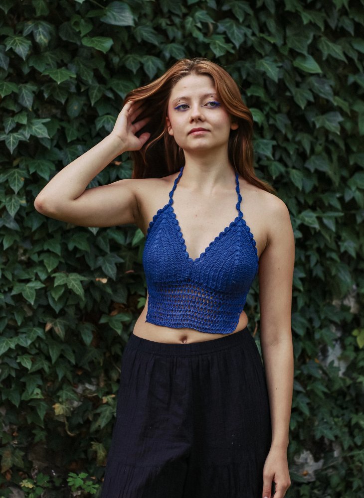 Niebieski crochet top bawełniany - idealny na festiwale i wakacje, styl boho hippie