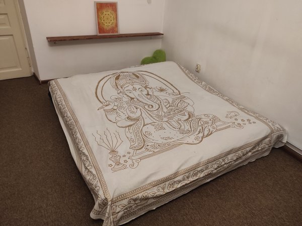 Indian bed cover/tapestry with golden print