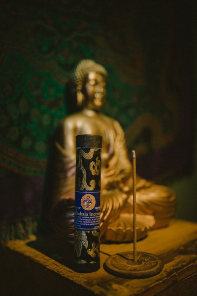 Najwyższej jakości kadzidła bhutańskie „MAHAKALA” wykonane z masy roślinnej według starodawnej receptury. Aromat drzewno  ziołowy. 