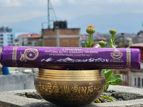 Ekskluzywne, najwyższej jakości kadzidła tybetańskie SINGING BOWLS, zapach LINGAM do medytacji z misami tybetańskimi, wykonane według tradycyjnej receptury z masy roślinnej.