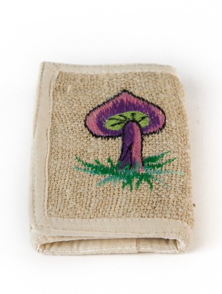 Ręcznie robiony konopny portfel z haftem grzybka.